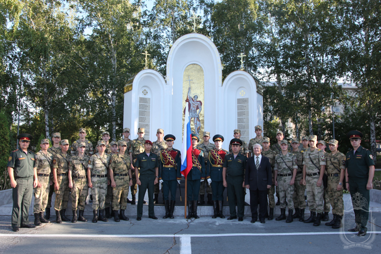 Военнослужащие Новосибирского военного института приняли участие  в патриотических мероприятиях, посвященных  Дню Государственного флага России