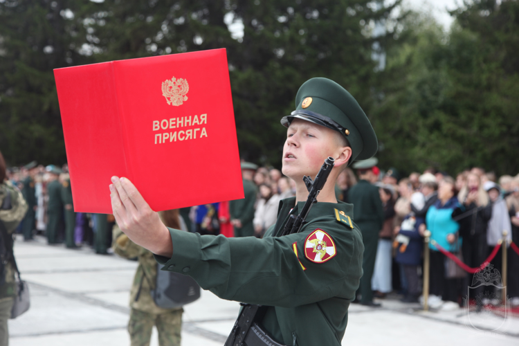 Курсанты Новосибирского военного института   приняли присягу на верность своей Родине