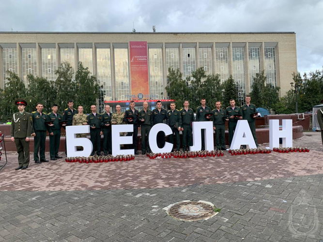 Военнослужащие Новосибирского военного института приняли участие  в памятной акции «Помним Беслан», приуроченной ко Дню солидарности в борьбе с терроризмом