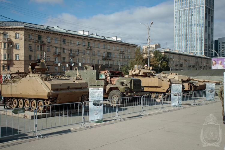 Курсанты военного института посетили трофейную выставку