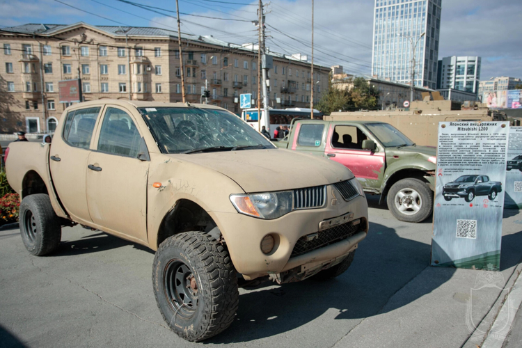 Курсанты военного института посетили трофейную выставку
