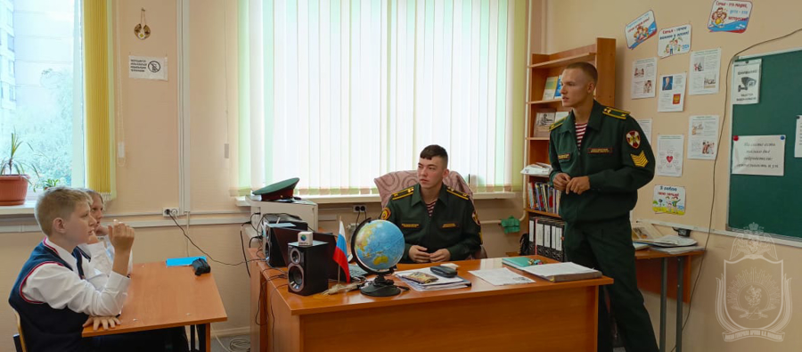 Военнослужащие Новосибирского военного института приняли участие в памятной акции «Помним Беслан», приуроченной ко Дню солидарности в борьбе с терроризмом