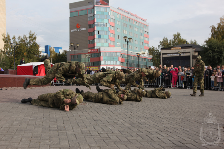 Военнослужащие военного института приняли участие в работе выставки передвижной трофейной техники «Сила V правде — Гордость и победа»