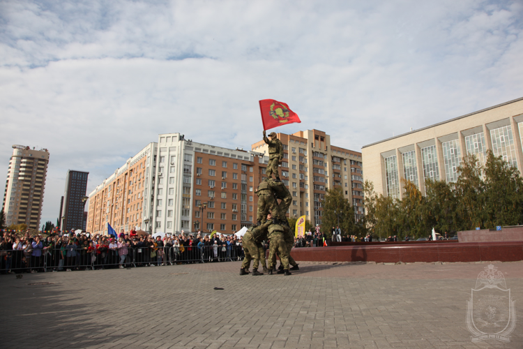 Военнослужащие военного института приняли участие в работе выставки передвижной трофейной техники «Сила V правде — Гордость и победа»