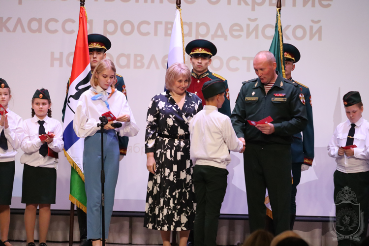 Новосибирский военный институт открыл новый класс Росгвардии в подшефной школе