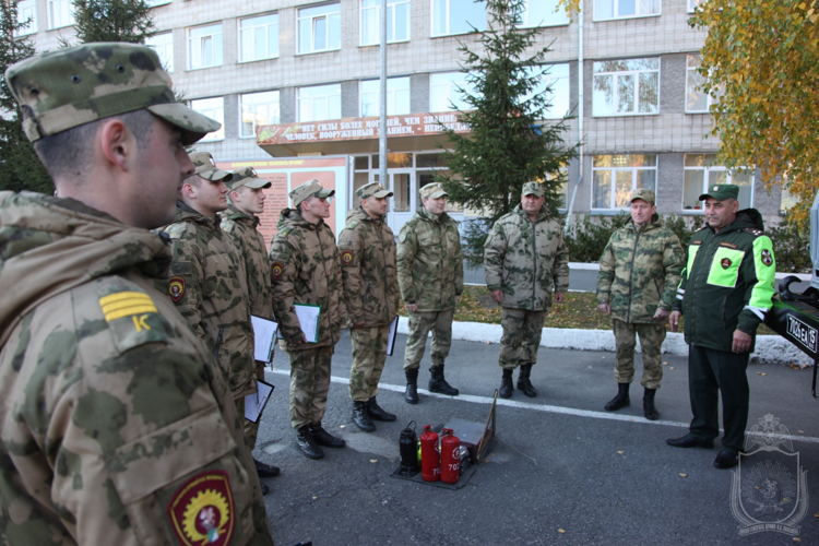 В Новосибирском военном институте проведен годовой технический осмотр транспортных средств