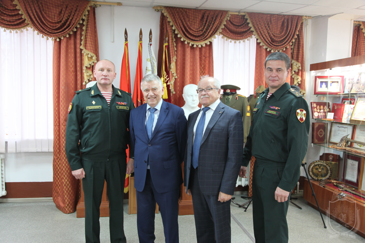 Проведена рабочая встреча командования военного института и президиума Сибирского отделения  Российской Академии Наук