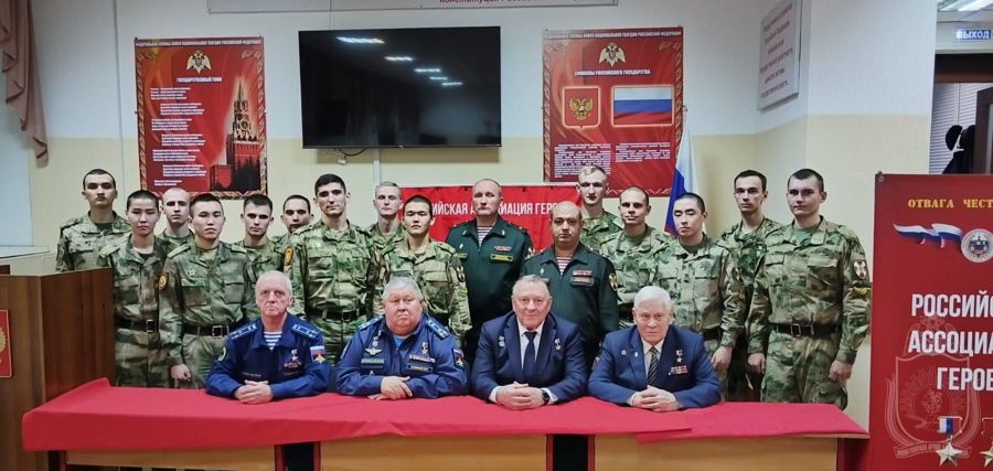 Новосибирский военный институт посетили Герои Российской Федерации