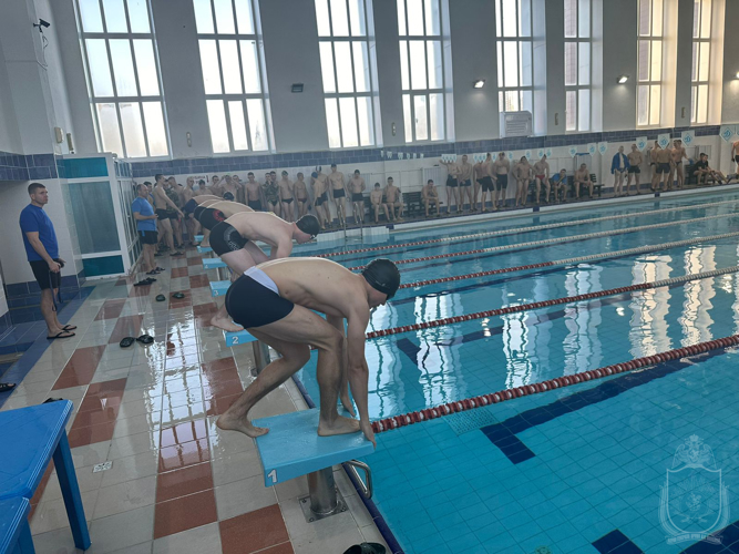 Курсанты военного института приняли участие в чемпионате по плаванию