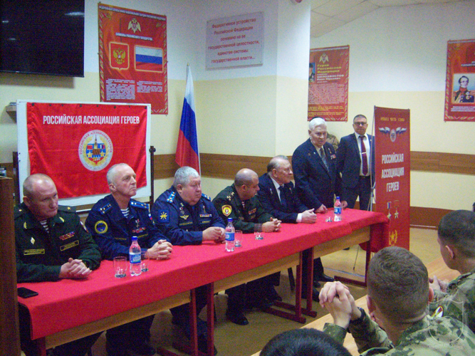 Новосибирский военный институт посетили Герои Российской Федерации
