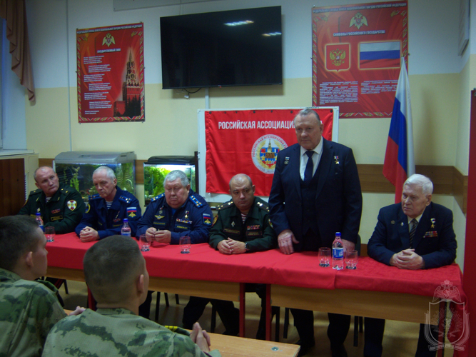 Новосибирский военный институт посетили Герои Российской Федерации