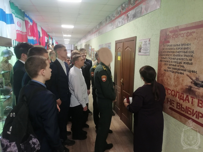 Курсанты факультета ССпН приняли участие в церемонии торжественного открытия мемориальных досок выпускникам Сибирского геофизического колледжа, погибших при исполнении воинского долга в зоне проведения СВО