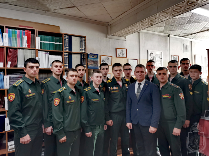 Адъюнкты и курсанты военного института приняли участие в психологическом диктанте