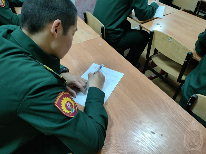 Курсанты военного института в преддверии Дня матери написали поздравительные письма своим мамам