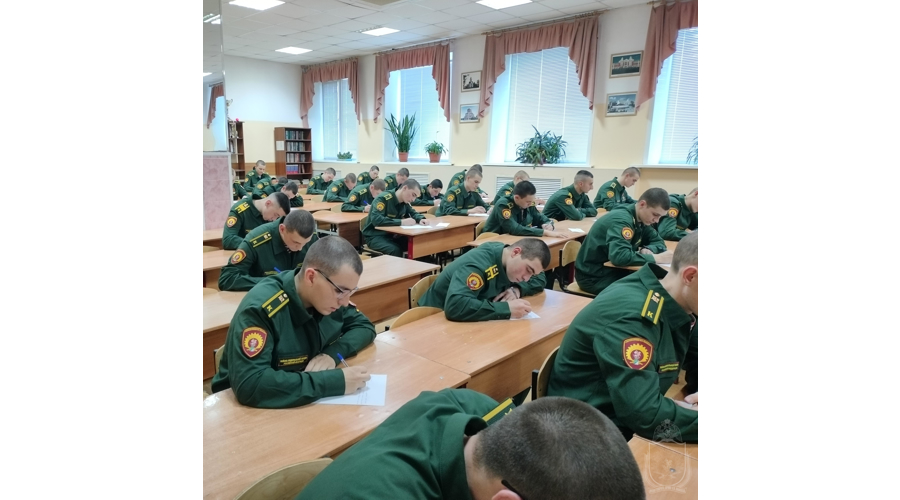 Курсанты военного института в преддверии Дня матери написали поздравительные письма своим мамам