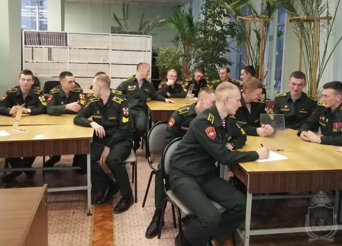 Курсанты военного института посетили выставку современной прозы и поэзии