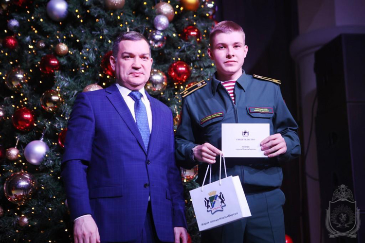 Курсантам военного института вручены стипендии мэрии города Новосибирска