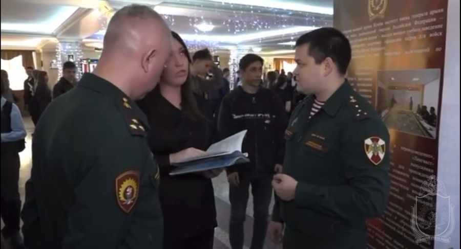 Офицеры военного института приняли участие в региональном профориентационном мероприятии