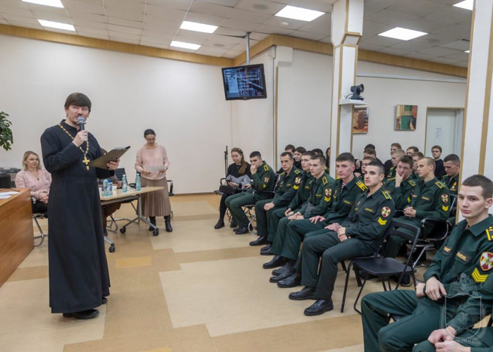 Курсанты военного института приняли участие в межвузовской дискуссионной площадке