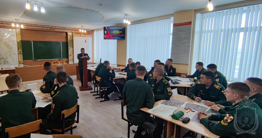 Курсанты военного института проверили свои умения и навыки  по военной топографии