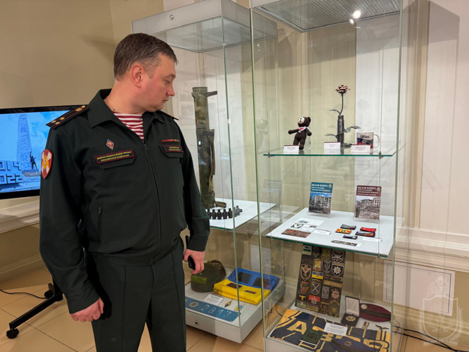В Новосибирске при участии военного института Росгвардии открылась выставка, посвящённая Донбассу