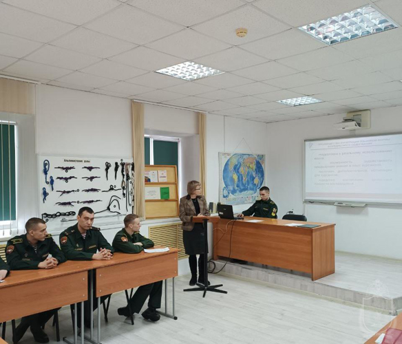 В военном институте проведен круглый стол по вопросам совершенствования подготовки курсантов