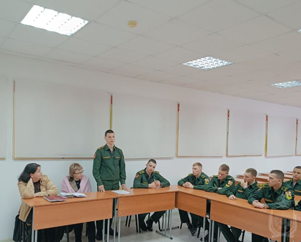 В военном институте проведен круглый стол по вопросам совершенствования подготовки курсантов