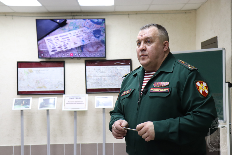 В Новосибирском военном институте собрали уникальную  коллекцию офицерских линеек