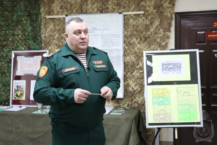В Новосибирском военном институте собрали уникальную  коллекцию офицерских линеек