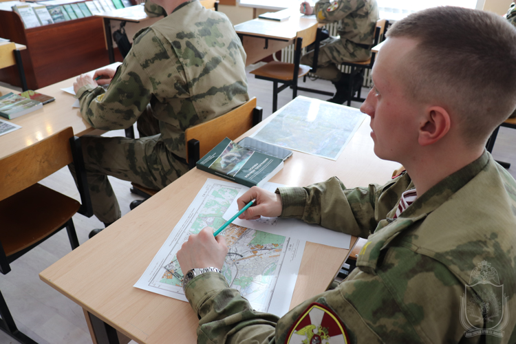В Новосибирском военном институте собрали уникальную  коллекцию офицерских линеек