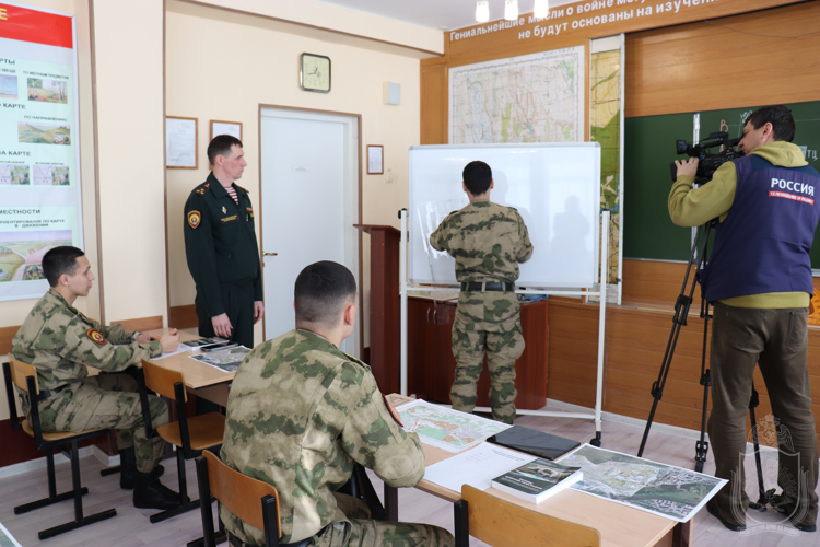В Новосибирском военном институте собрали уникальную  коллекцию офицерских линеек
