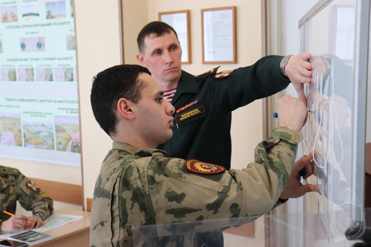 В Новосибирском военном институте собрали уникальную  коллекцию офицерских линеек