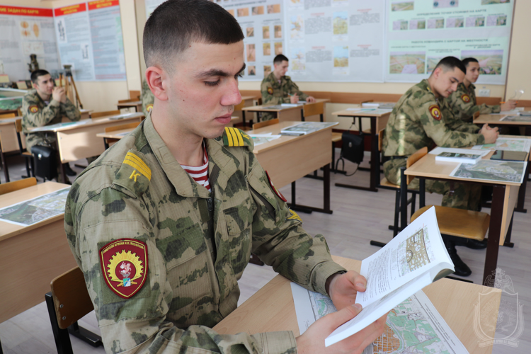 В Новосибирском военном институте собрали уникальную  коллекцию офицерских линеек