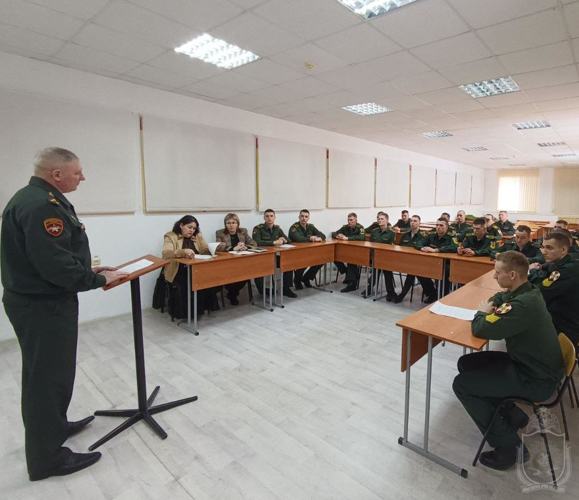 В военном институте проведен круглый стол по вопросам совершенствования подготовки курсантов