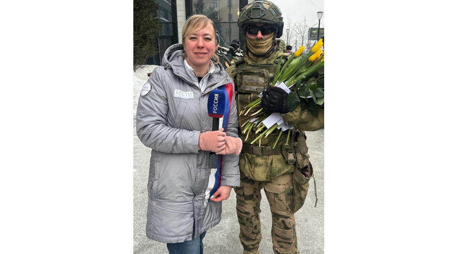 Курсанты Новосибирского военного института поздравили сибирячек с 8 марта