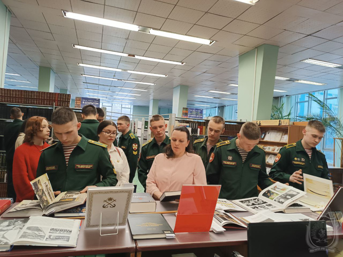 Военным институтом организована межвузовская открытая трибуна  о защитниках Отечества