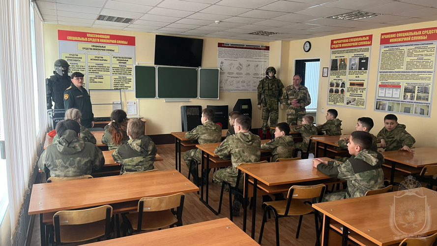 Новосибирский военный институт посетили воспитанники «Гвардейской смены» из Ханты-Мансийского автономного округа