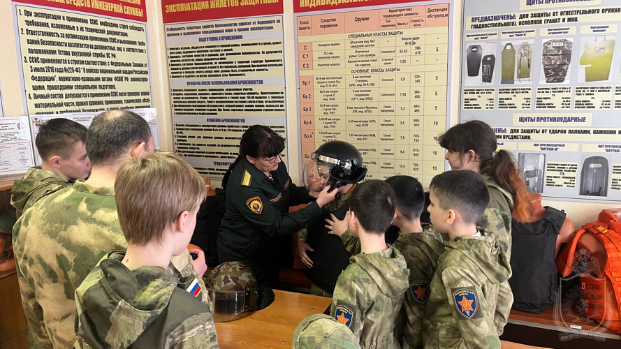Новосибирский военный институт посетили воспитанники «Гвардейской смены» из Ханты-Мансийского автономного округа