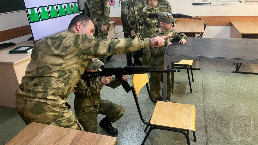 Новосибирский военный институт посетили воспитанники «Гвардейской смены» из Ханты-Мансийского автономного округа