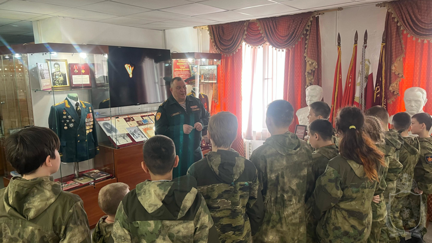 Новосибирский военный институт посетили воспитанники «Гвардейской смены» из Ханты-Мансийского автономного округа