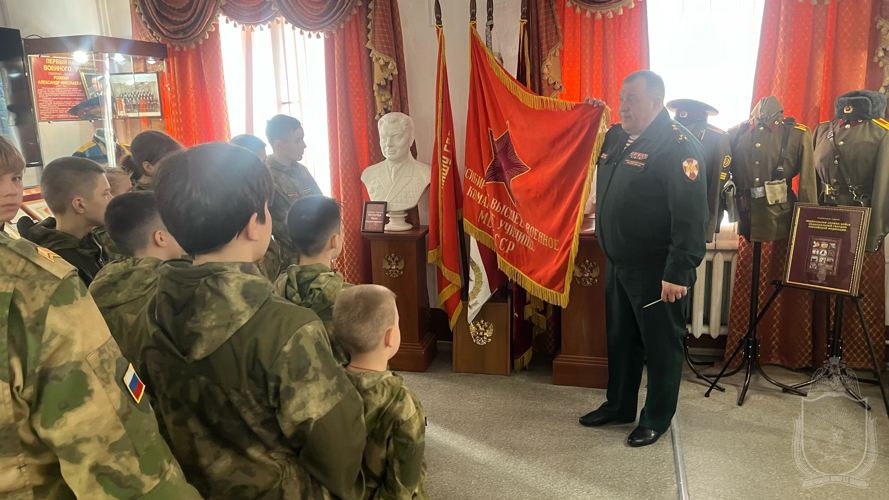 Новосибирский военный институт посетили воспитанники «Гвардейской смены» из Ханты-Мансийского автономного округа