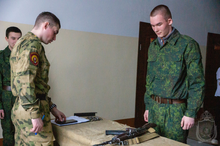 В военном институте прошел финал муниципального этапа военно-патриотической игры «Зарница 2.0»