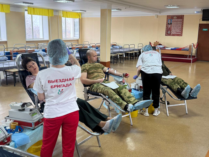 В преддверии профессионального праздника в Новосибирском военном институте прошла донорская акция