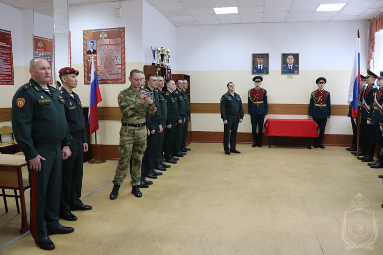 В военном институте увековечили память погибшего выпускника