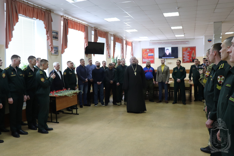 В военном институте увековечили память погибшего выпускника