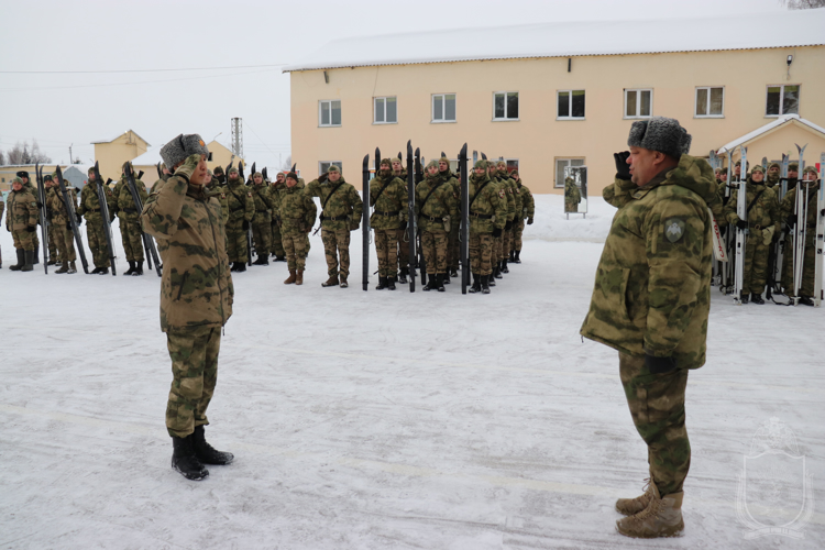 В военном институте прошли соревнования по служебному троеборью
