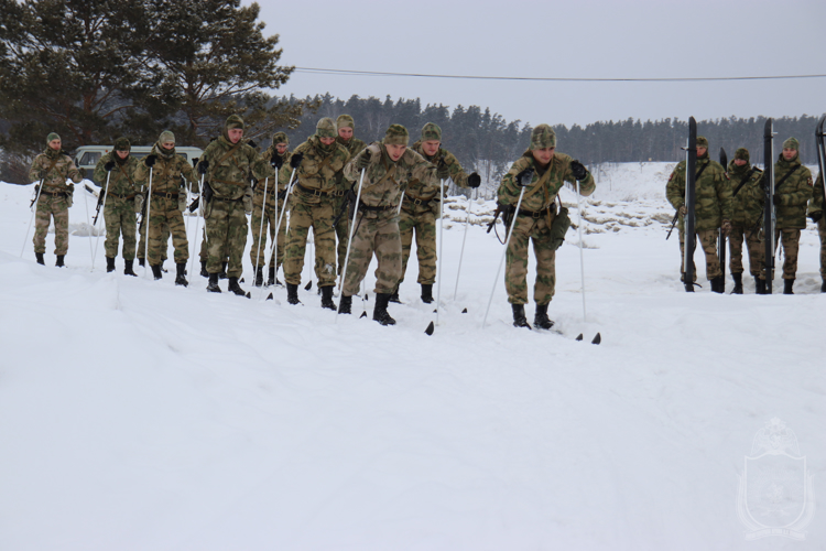 В военном институте прошли соревнования по служебному троеборью