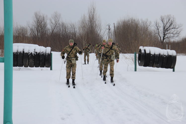 В военном институте прошли соревнования по служебному троеборью