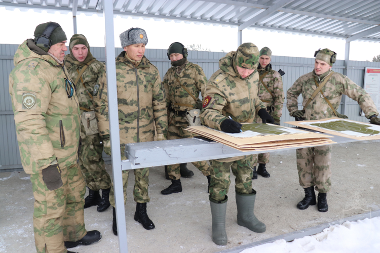 В военном институте прошли соревнования по служебному троеборью