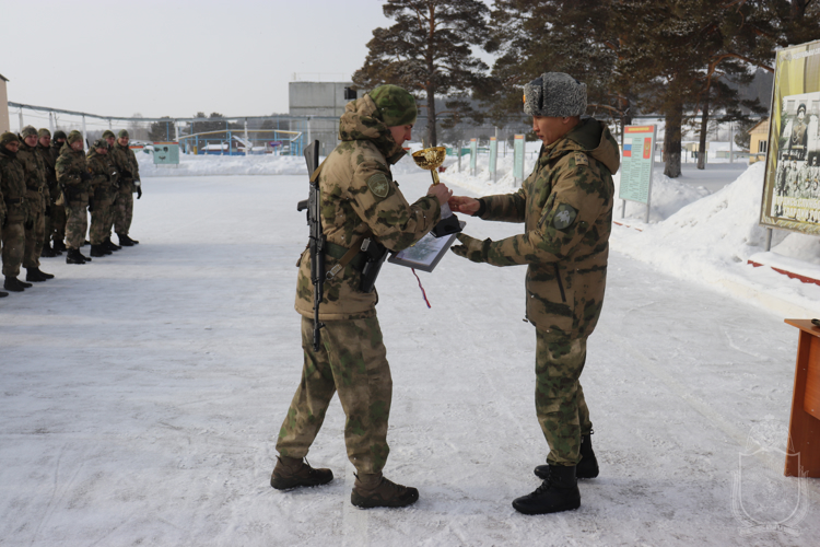 В военном институте прошли соревнования по служебному троеборью